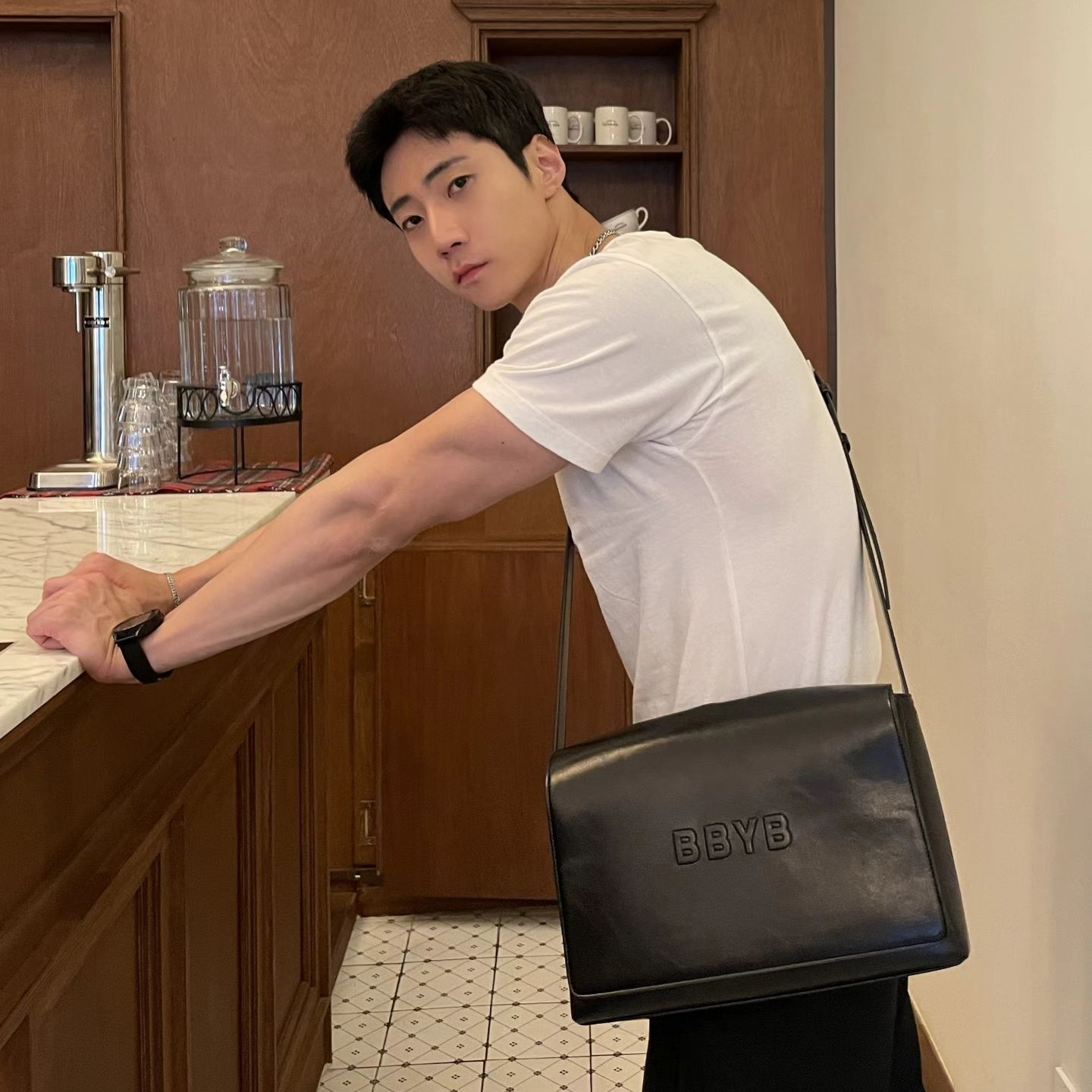 [@912.nineonetwo] Nov Unisex Large Messenger (Crinkled ... | Karim Rashid