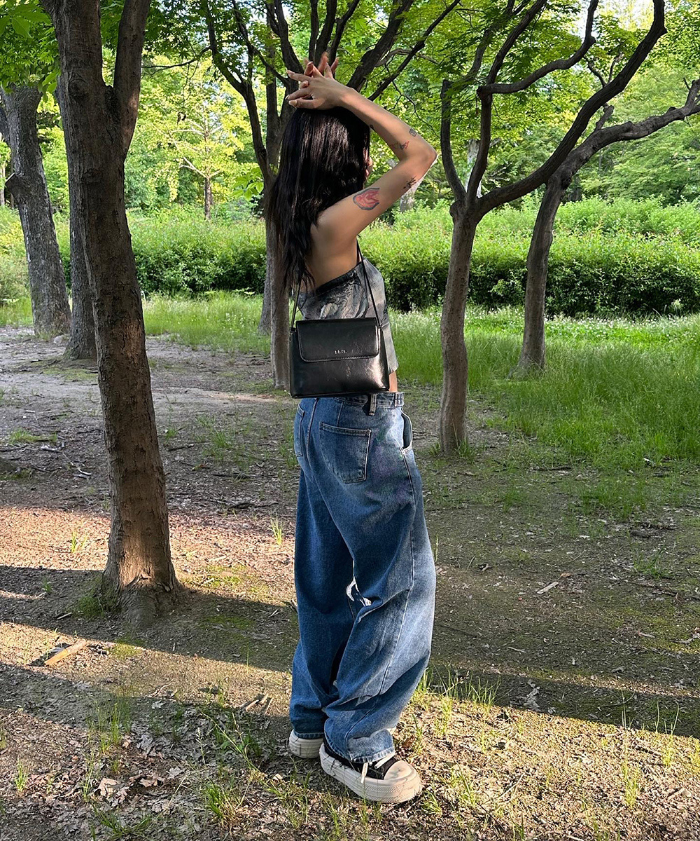 @dandell_e #OOTD BBYB Ciel Shoulder Bag (Crinkled Black)