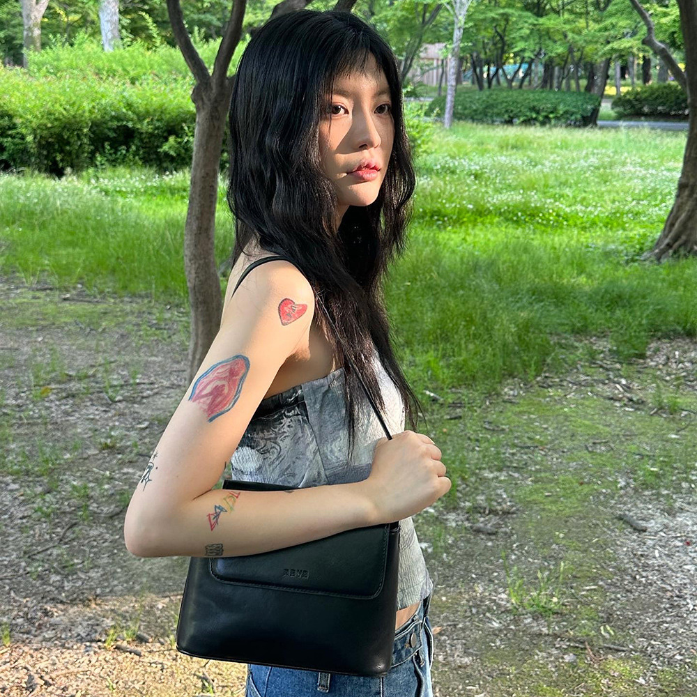 [@dandell_e] Ciel Shoulder Bag (Crinkled Black) | Karim Rashid