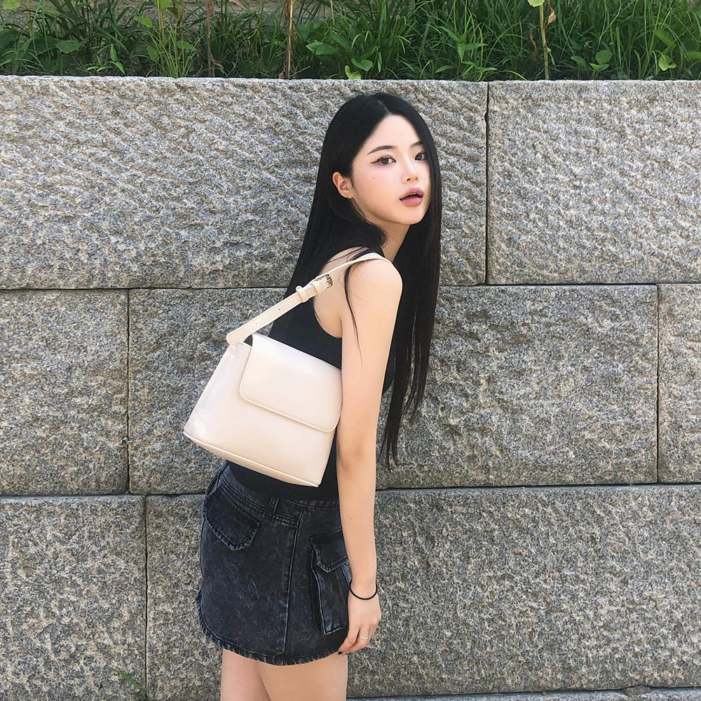 [@cha_e_0] Ciel Shoulder Bag (Crinkled Ivory) | Karim Rashid