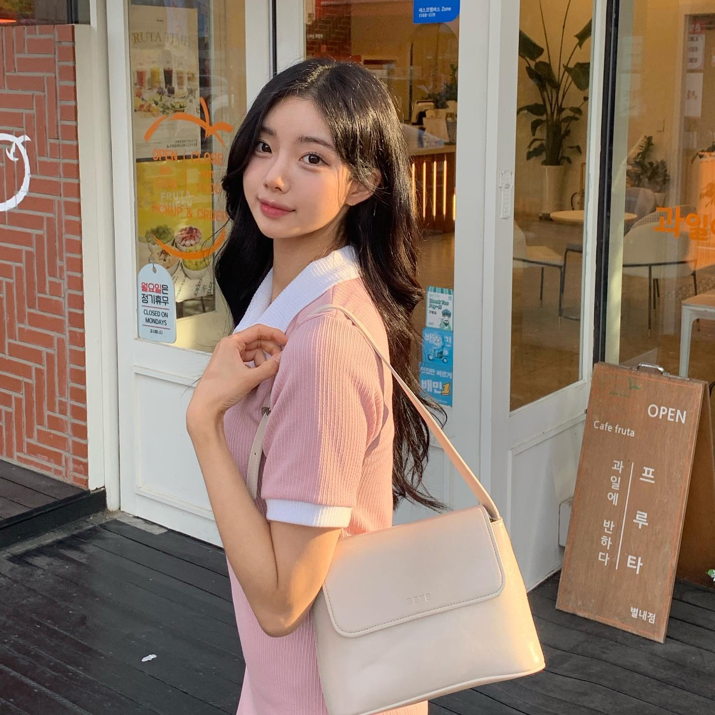 [@seong_g_b] Ciel Shoulder Bag (Crinkled Ivory) | Karim Rashid