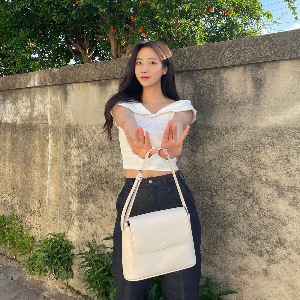 [@99_juback] Ciel Shoulder Bag (Crinkled Ivory) | Karim Rashid