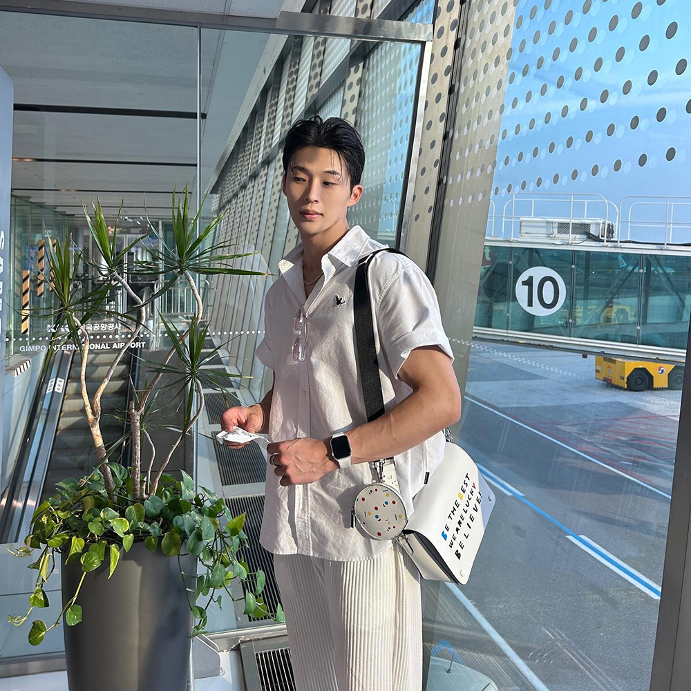 [@sh_nn] MARCE Shoulder Bag (Titanium White) | Karim Rashid