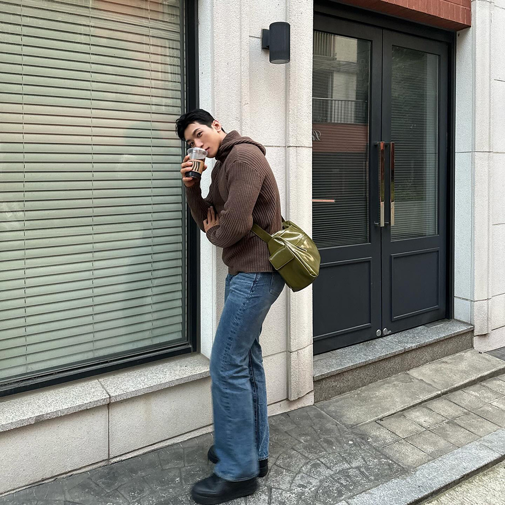 BBYB | 비비와이비 [@byeongyunsss] TOMO Messenger Cross Bag (Khaki)