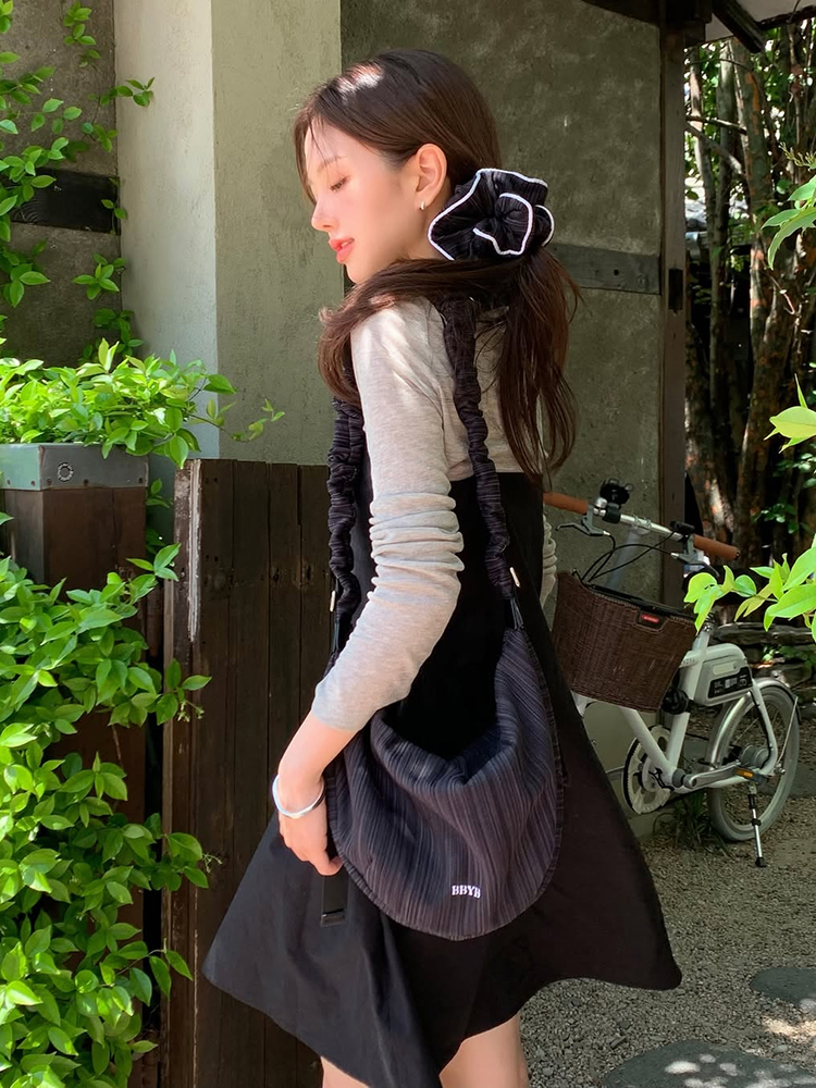 @h._cherish Noi Ruffle Large Shoulder Bag (Black)