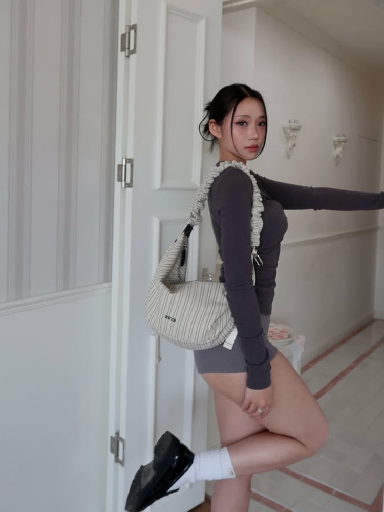 @jxxohee Noi Ruffle Large Shoulder Bag (Ivory) @jxxohee Noi Ruffle Large Shoulder Bag (Ivory)