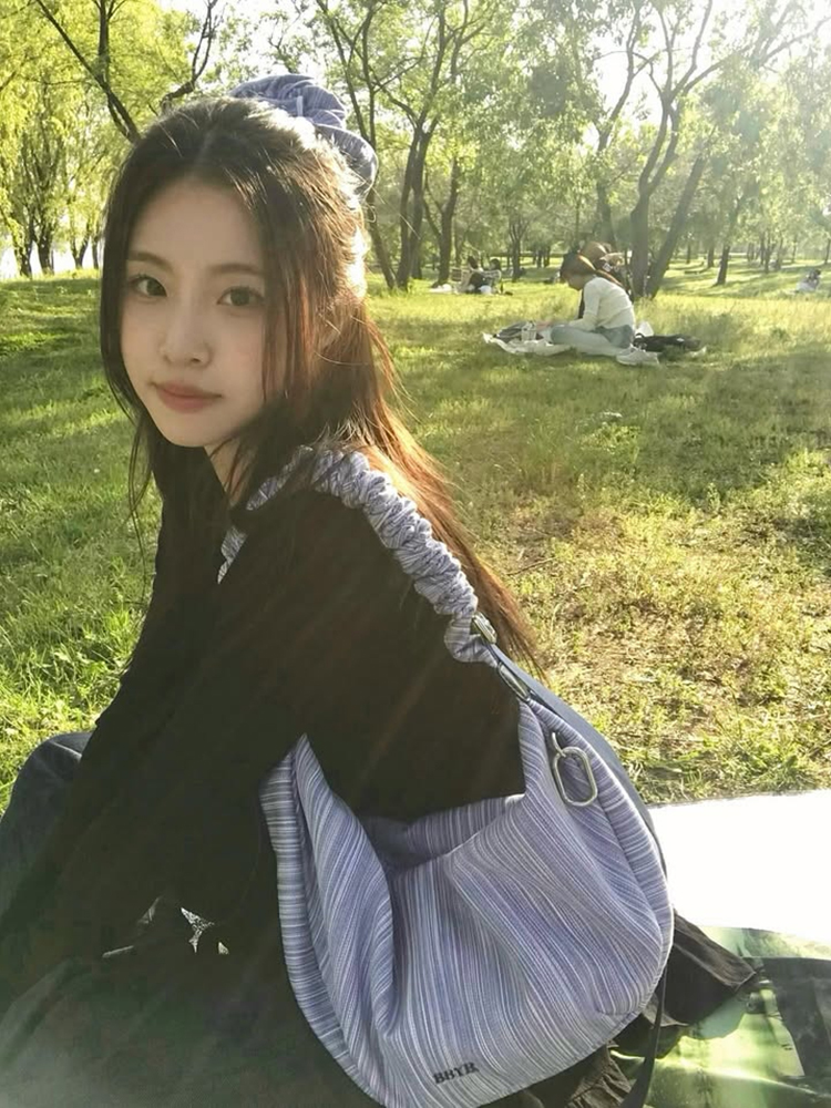 @ss.yn2 Noi Ruffle Large Shoulder Bag (Blue)