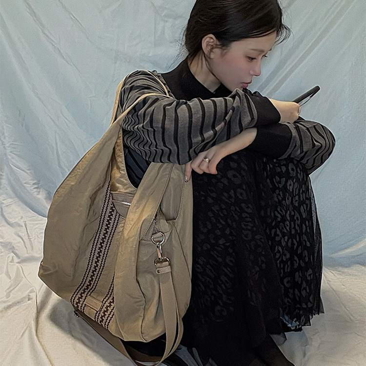 [@bluwavv] MERIDIEN Nylon Shoulder Bag (Beige) | Karim Rashid