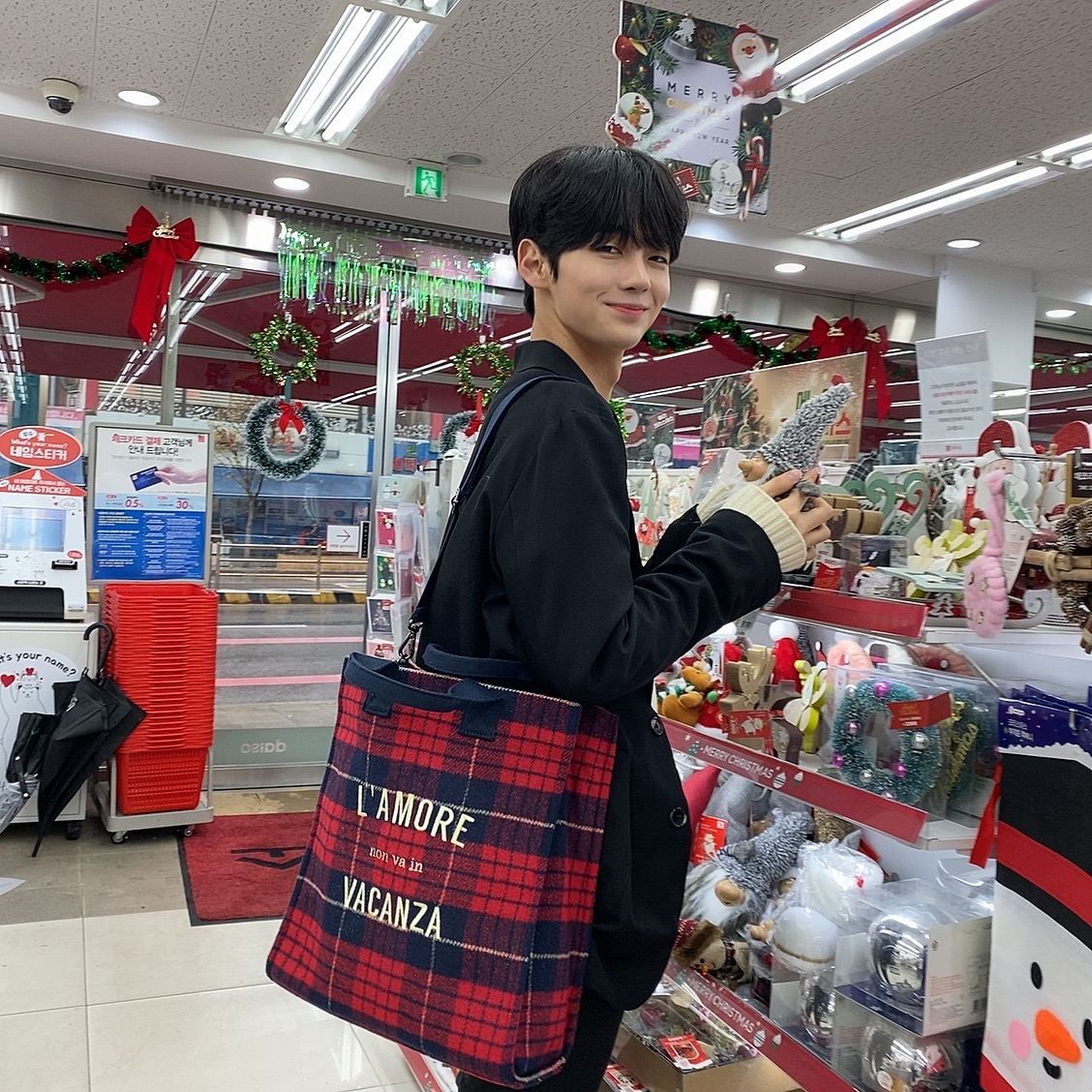 [@youn_junseo] Tartan Unisex Tote Bag (Red) | Karim Rashid
