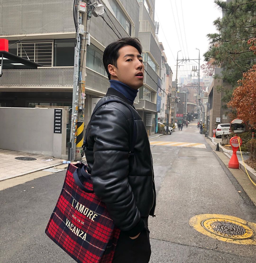 [@dongwonbin] Tartan Unisex Tote Bag (Red) | Karim Rashid