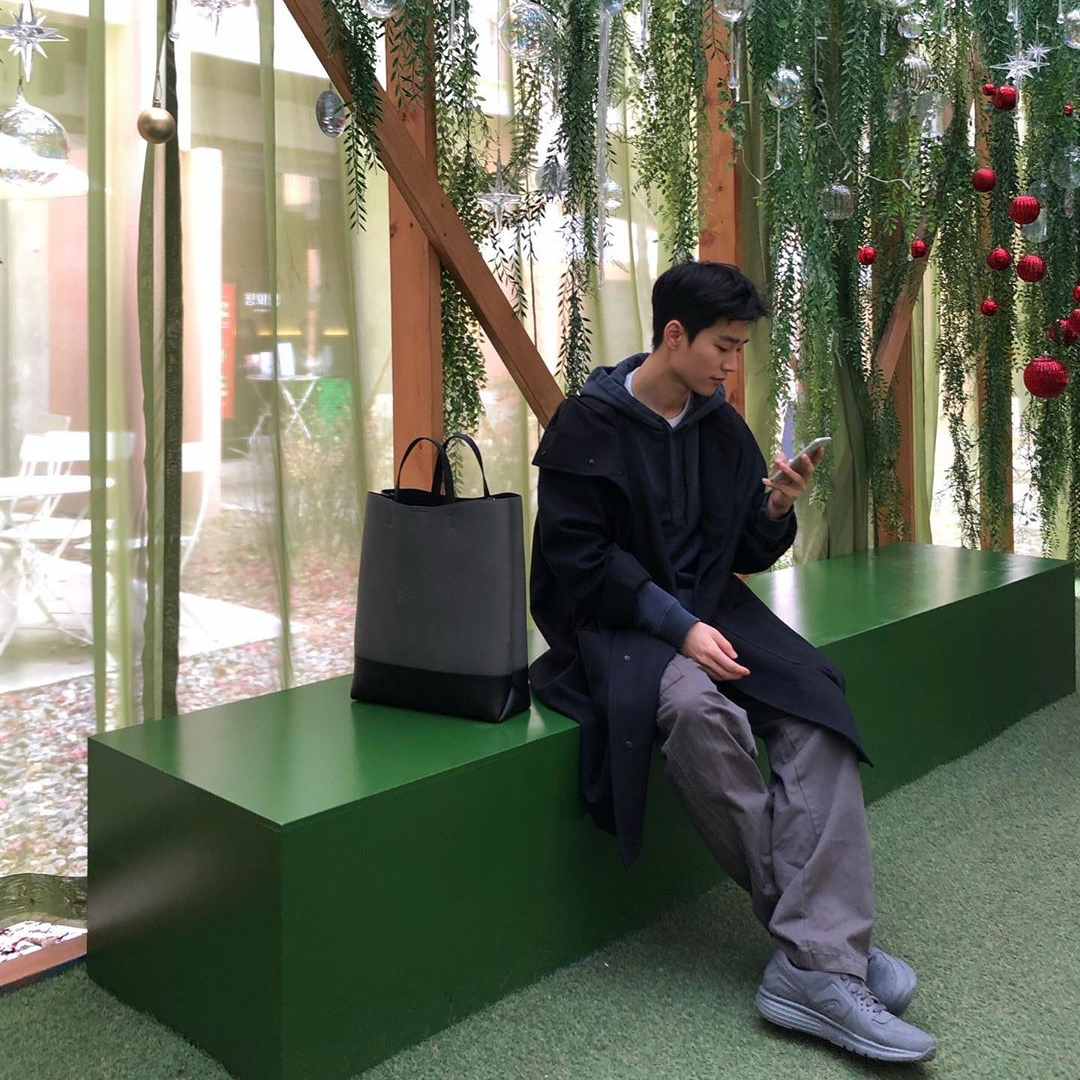 [@hyeoksang] BRUNI Unisex Tote Bag (Charcoal Grey) | Karim Rashid