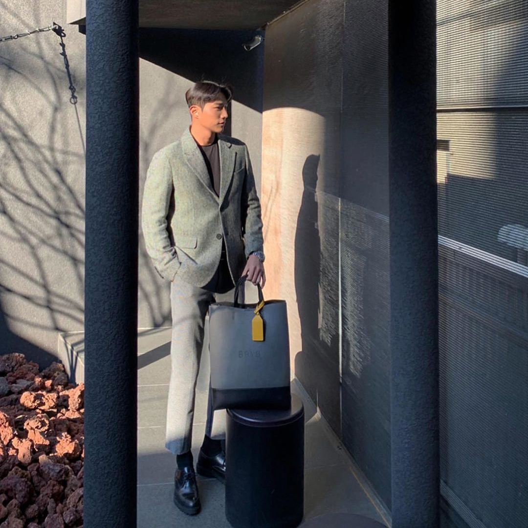 [@jin_hwii] BRUNI Unisex Tote Bag (Charcoal Grey) | Karim Rashid