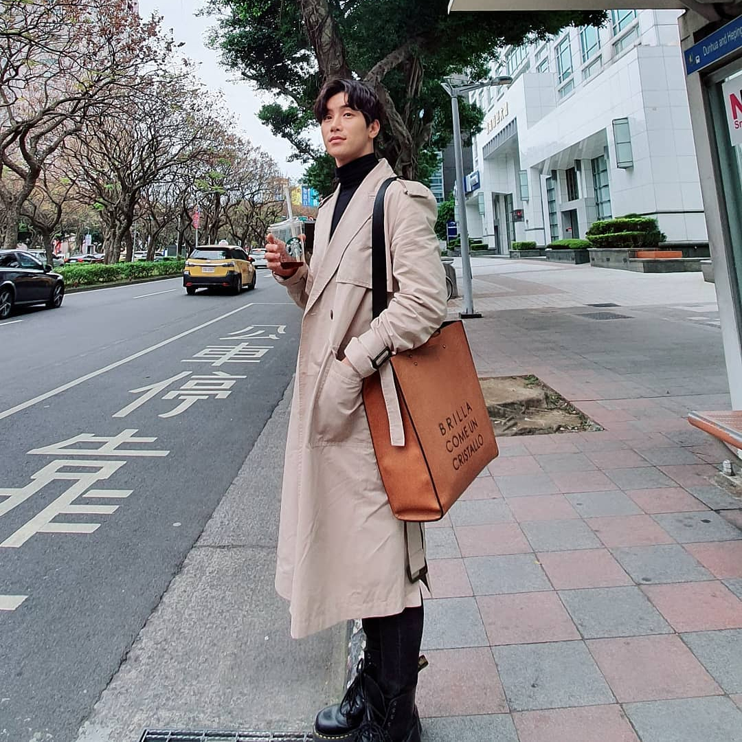 [@lee_si_kang] MARCE Unisex Tote Bag (Amber Brown) | Karim Rashid