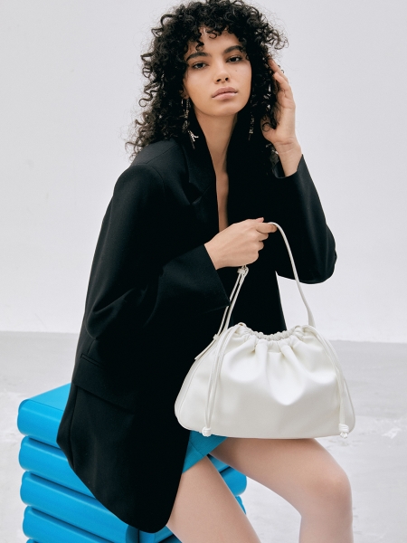 Balloon (M) Shoulder Bag (White Ivory)
