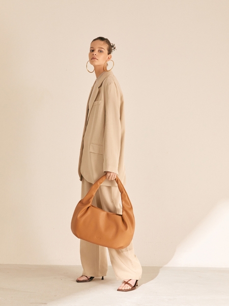 [리퍼브] Curve Shoulder Bag (Caramel Brown)
