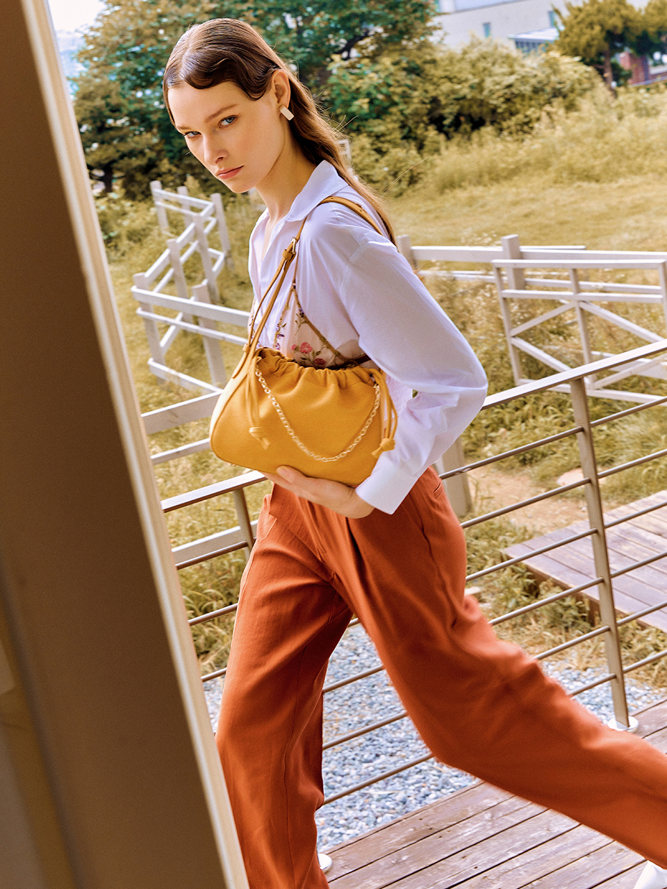 Balloon Suede Shoulder Bag (Rattan Mustard)