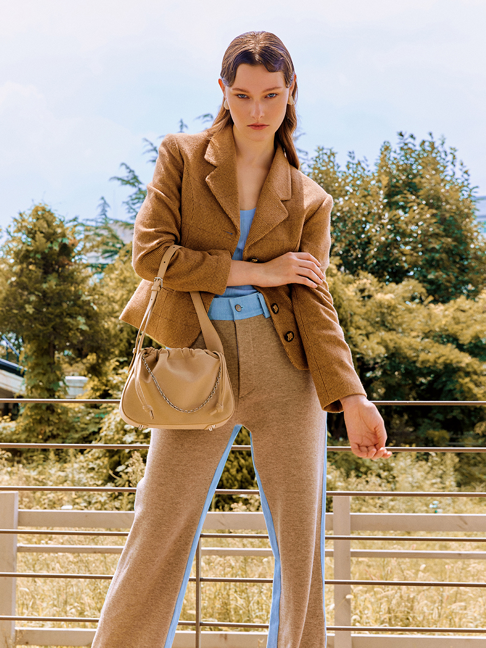 Balloon Suede Shoulder Bag (Grey Beige)