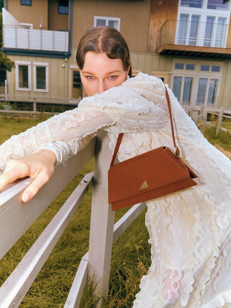 [리퍼브] Miu Suede Shoulder Bag (Friar Brown)