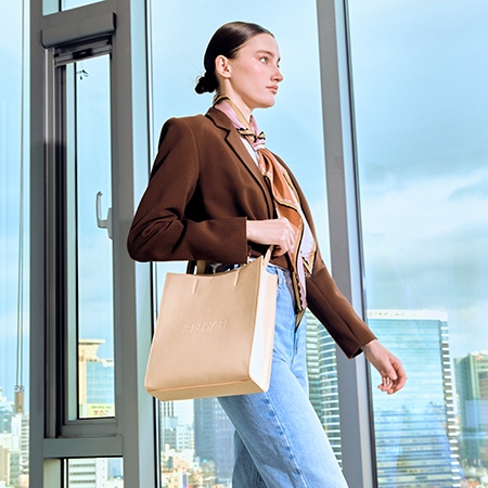 Nov Unisex Medium Tote Bag (Crinkled Cream)