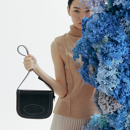 Pia Saddle Shoulder Bag (Black)