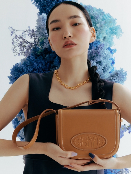 Pia Saddle Shoulder Bag (Camel)