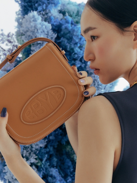 Pia Saddle Shoulder Bag (Camel)