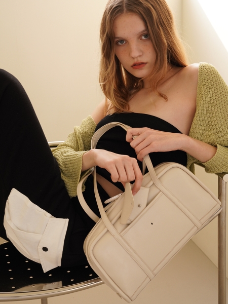 Lire Medium Shoulder Bag (Ivory)