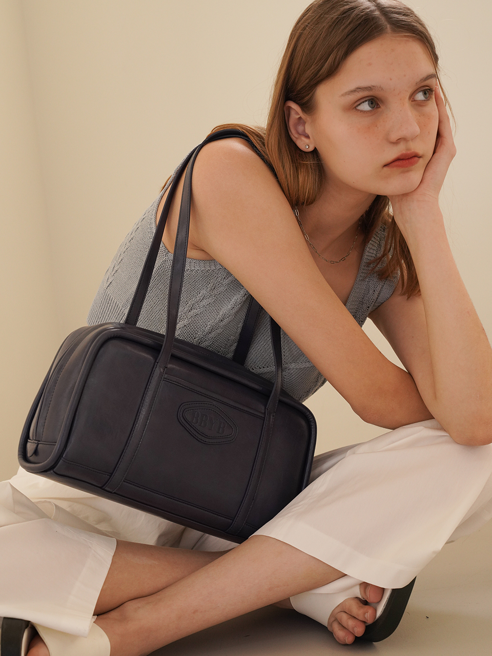 Lire Medium Shoulder Bag (Navy)