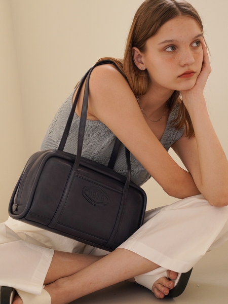 Lire Medium Shoulder Bag (Navy)