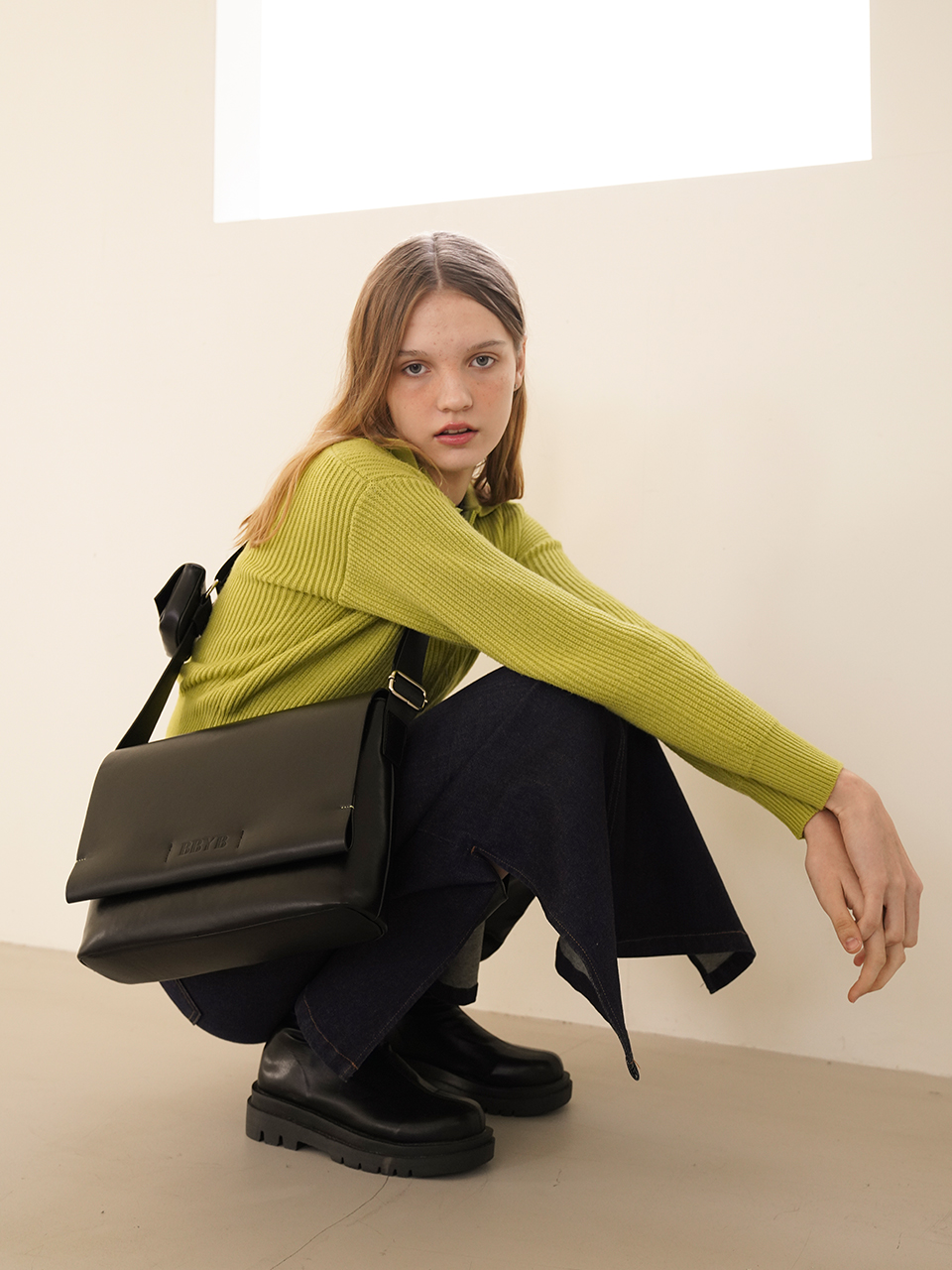 WHEELIE Unisex Large Messenger Bag (Black)