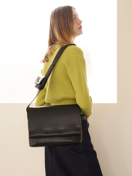 WHEELIE Unisex Large Messenger Bag (Black)