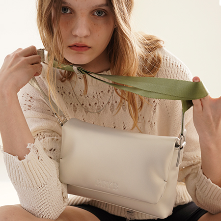 POPA Unisex Small Messenger Bag (Hologram Silver)