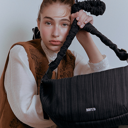 Noi Ruffle Large Shoulder Bag (Black) Noi Ruffle Large Shoulder Bag (Black)