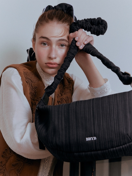 Noi Ruffle Large Shoulder Bag (Black)