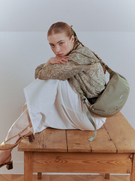 Noi Ruffle Medium Shoulder Bag (Khaki)