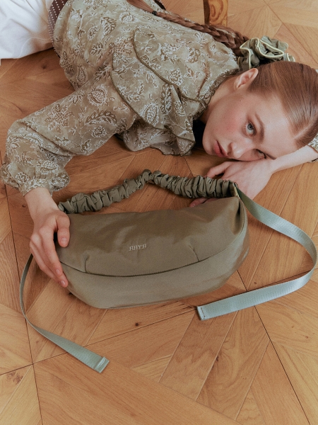 Noi Ruffle Medium Shoulder Bag (Khaki)