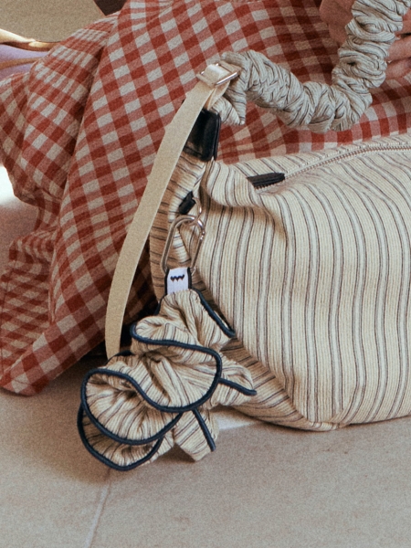 Noi Seersucker Scrunchie (Ivory)