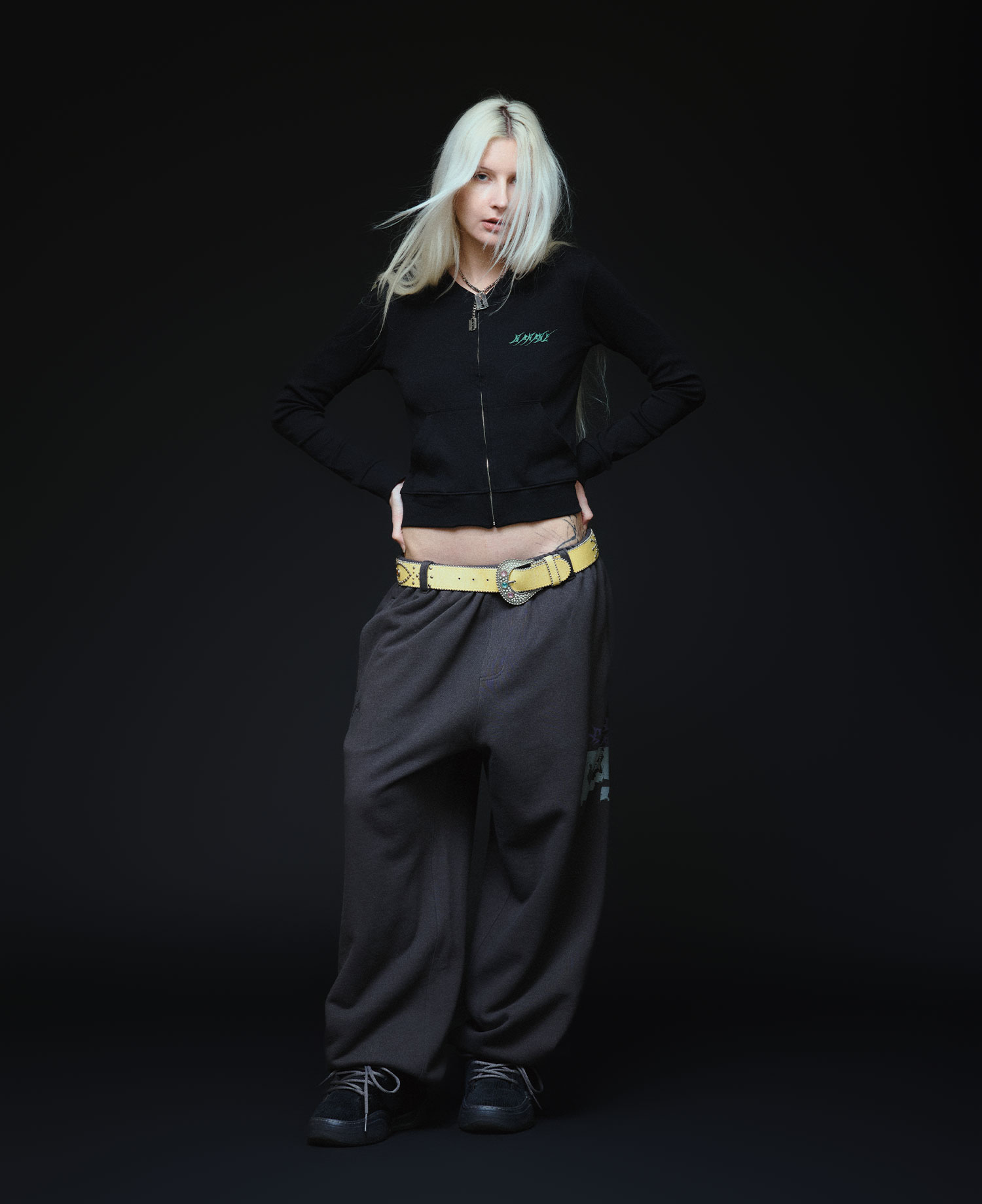 INSANE GRAPHIC LOGO SWEAT PANTS_CHARCOAL