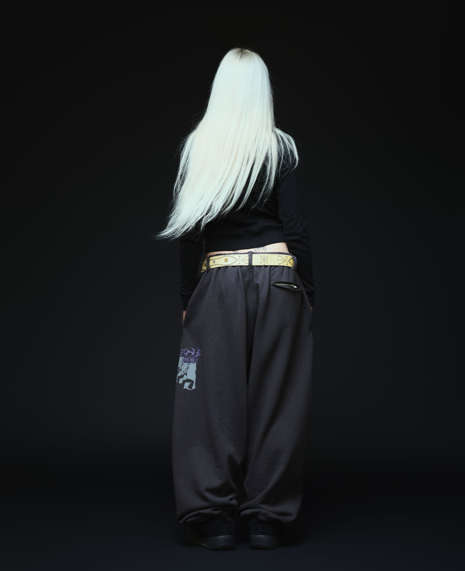 INSANE GRAPHIC LOGO SWEAT PANTS_CHARCOAL