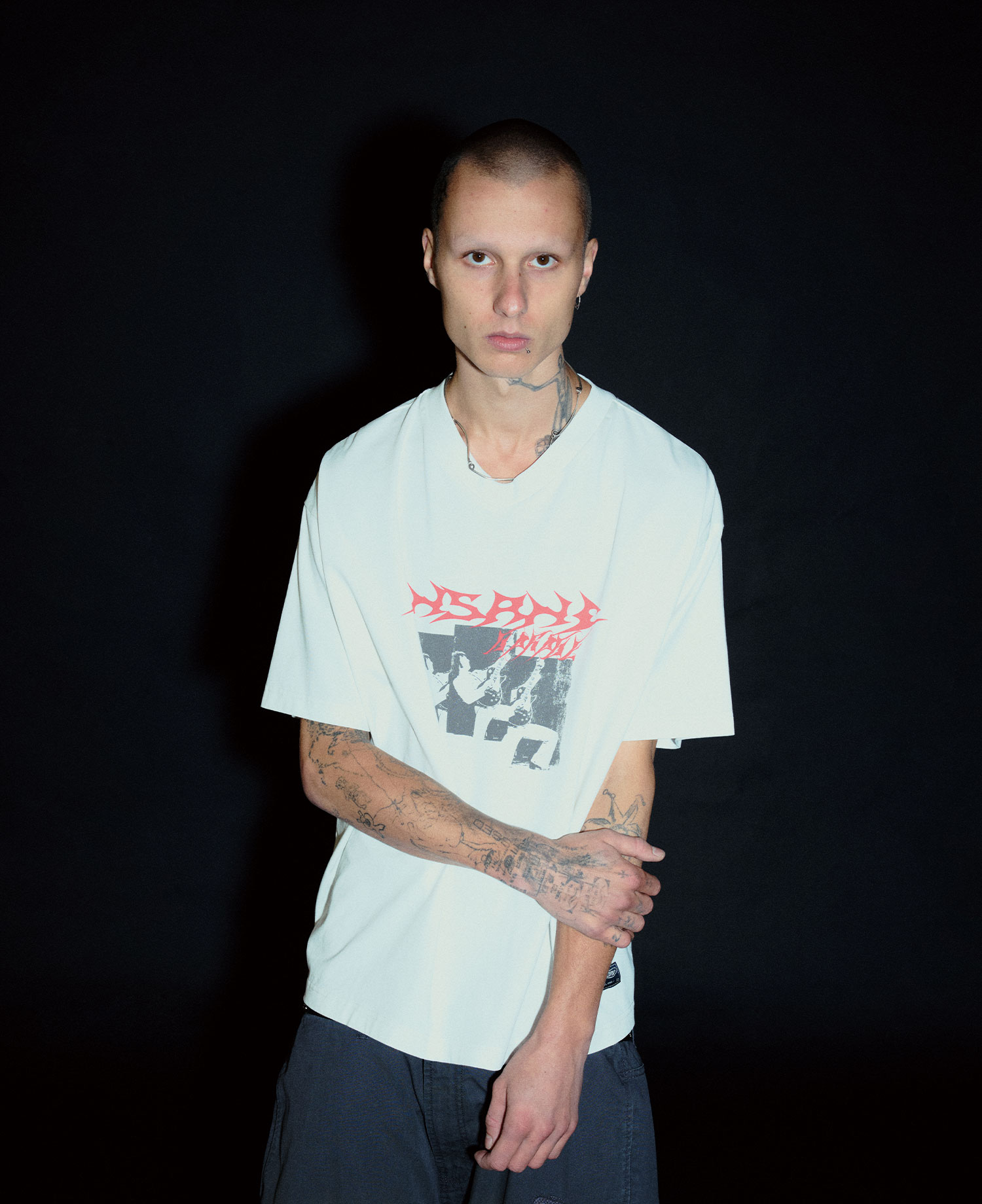 INSANE GRAPHIC V-NECK T-SHIRT_OFF WHITE