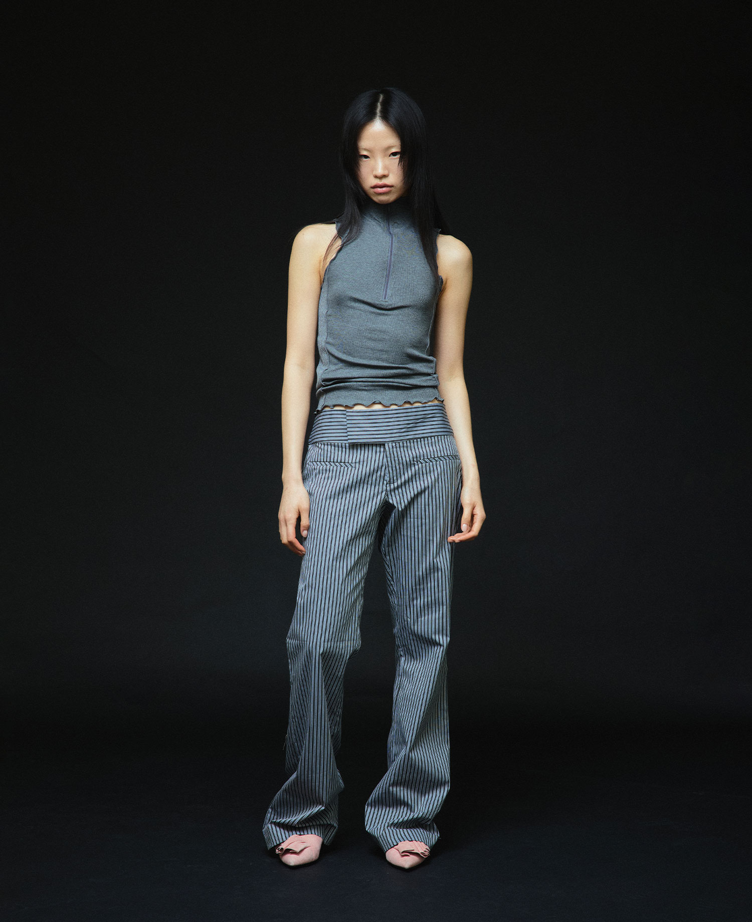 INSANE WOMEN HALF ZIP-UP SLEEVELESS_CHARCOAL