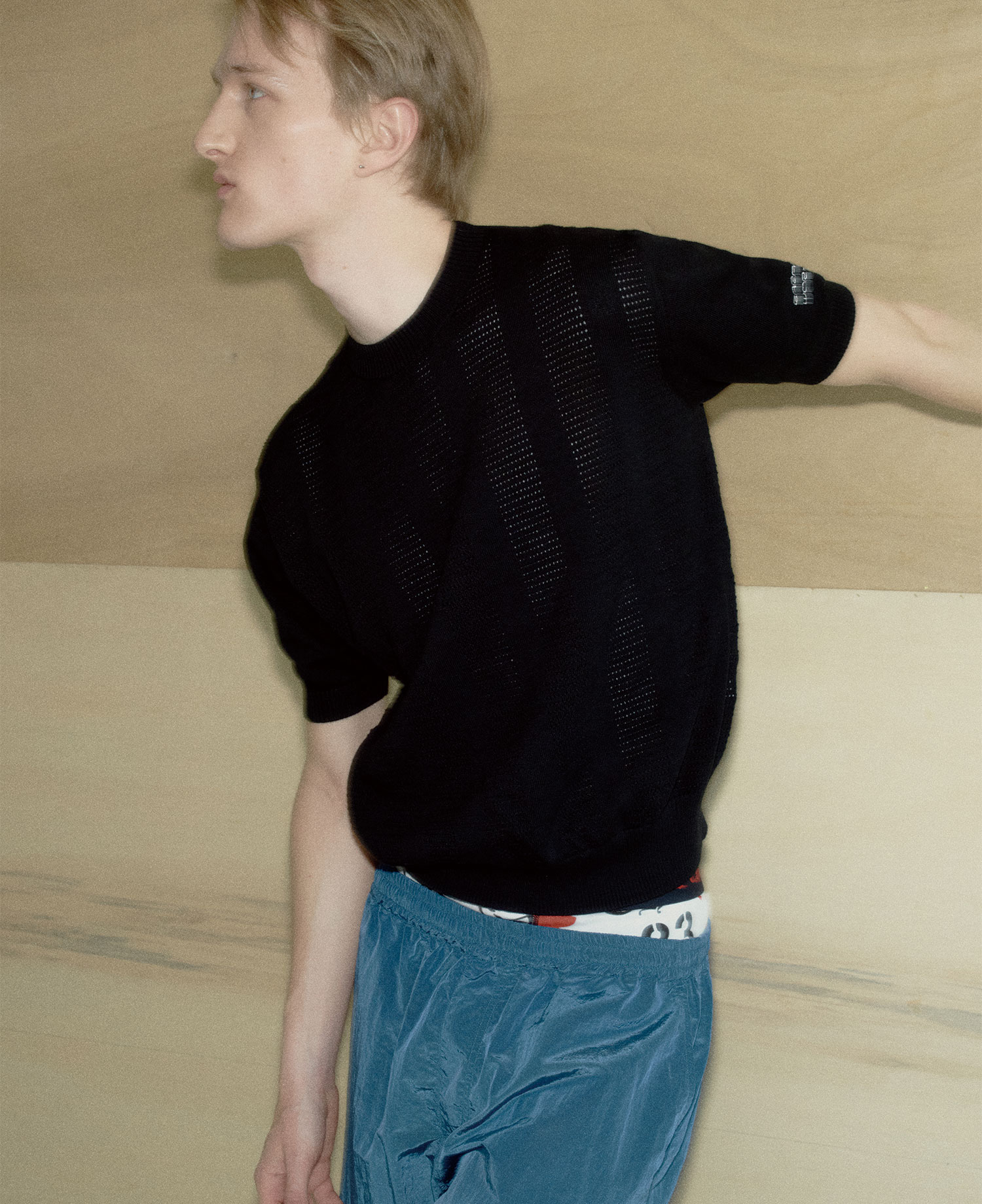 INSANE PUNCHING KNIT SHORT SLEEVE BLACK