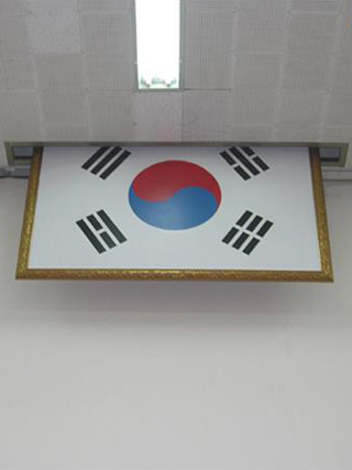 전동 태극기 바텐, 시공설치