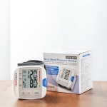 하트첵 손목형 전자 혈압측정기 가정용 자동 혈압계