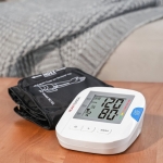 하트첵 팔뚝형 전자 혈압측정기 가정용 자동 혈압계
