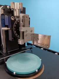 NOVA&trade; Workholder for PICs/Waveguides, Fiber Arrays, and Optical Chips