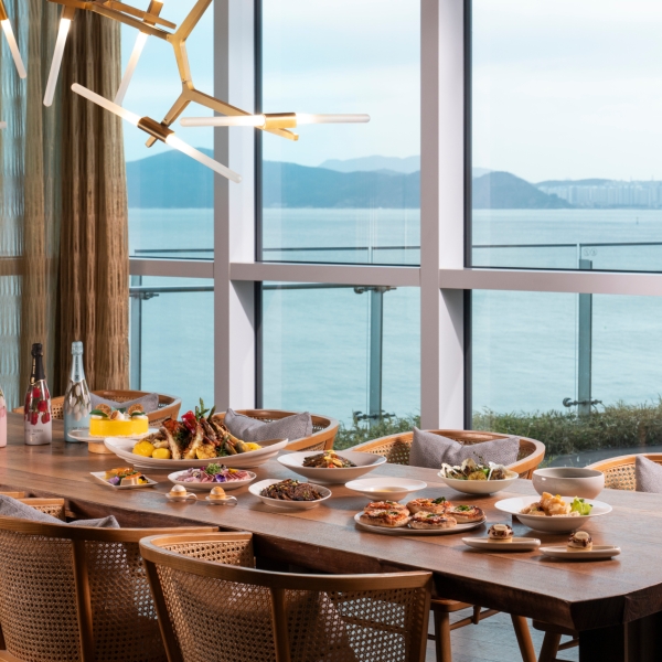 더 뷰의 호텔이용권 &ndash; 주중 중식 소인 1인