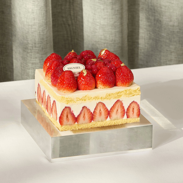 패스트리 살롱의 호텔이용권 &ndash; 프리미엄 딸기 케이크