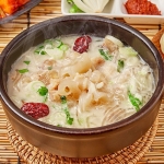 쫄깃한 스지와 도가니가 듬뿍! 진하고 깊은 도가니탕