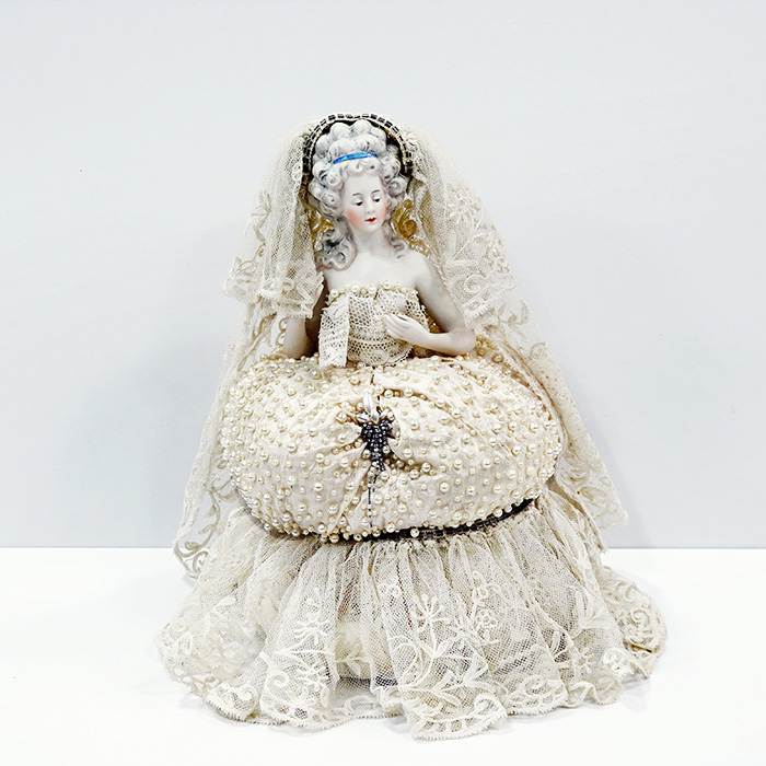 앤틱 마리 앙투와네트 비스크 탕부르 레이스 하프돌 보석함